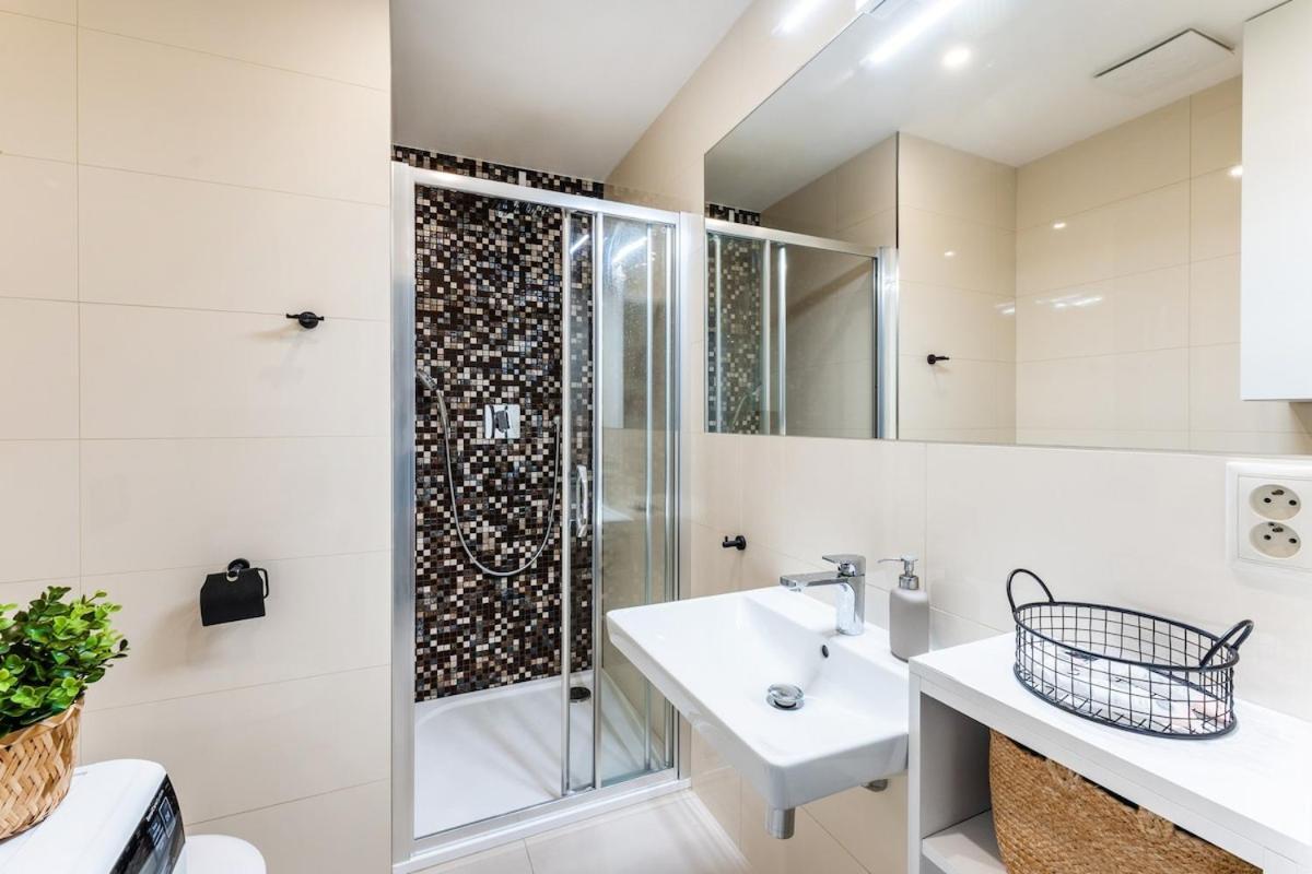 Charles Square Parking Apartment *
